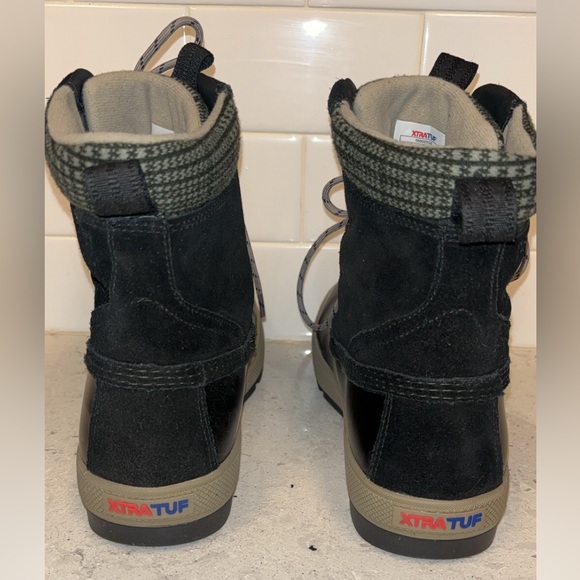 Xtratuf Woman’s lace up deck boots.9.5 Black - Picture 4 of 5